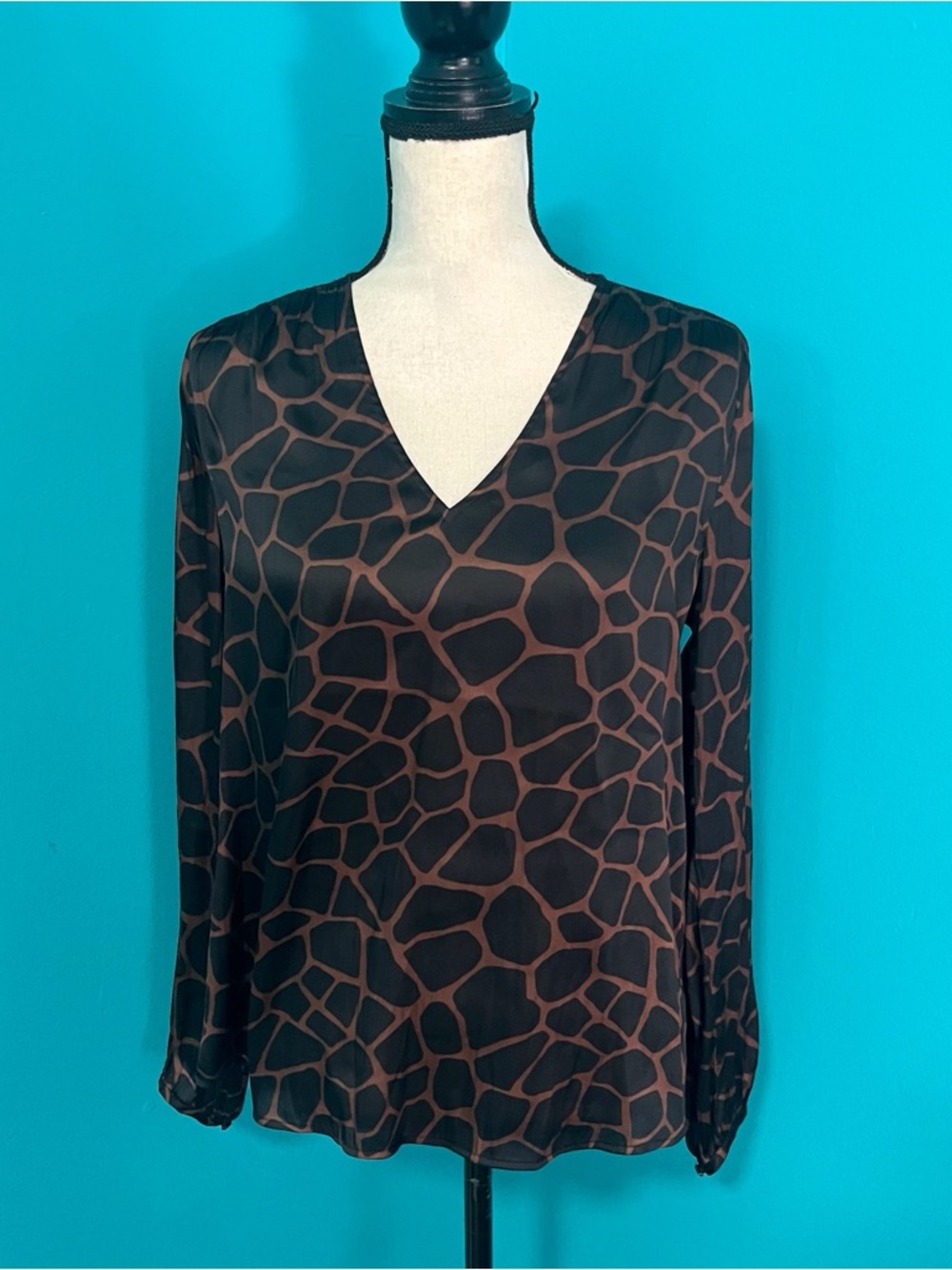 Banana Republic M Black Brown Giraffe Print Long Sleeve V-Neck Blouse Top